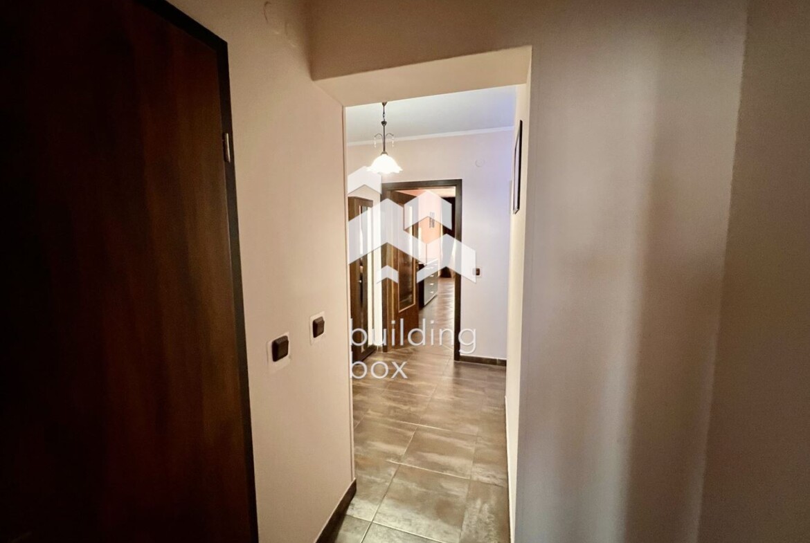 Тристаен апартамент в идеален Център - 0