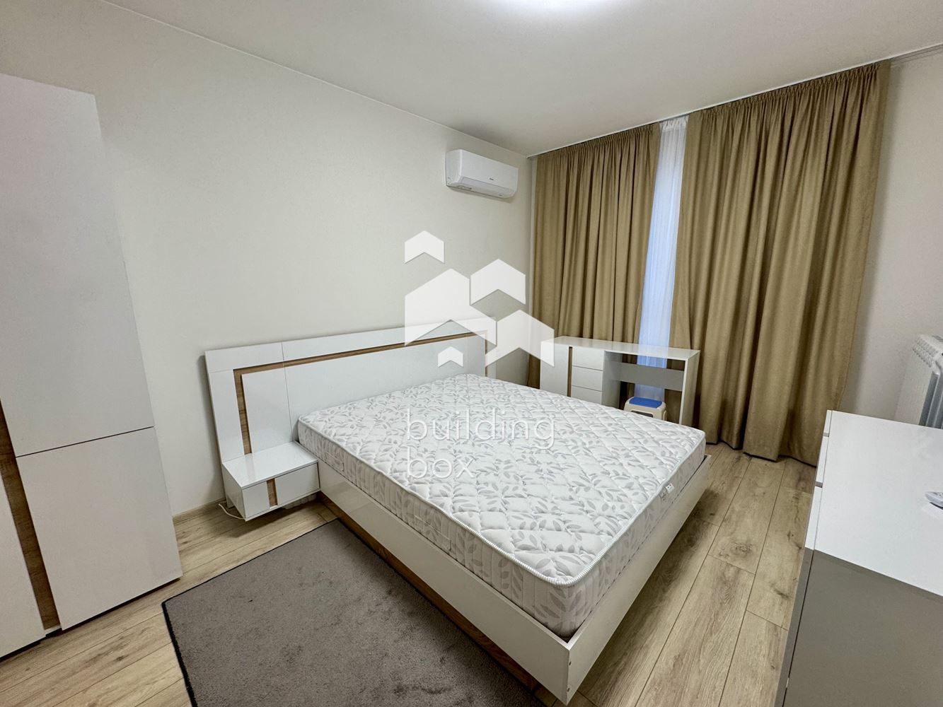 Многостаен апартамент до метро - 0