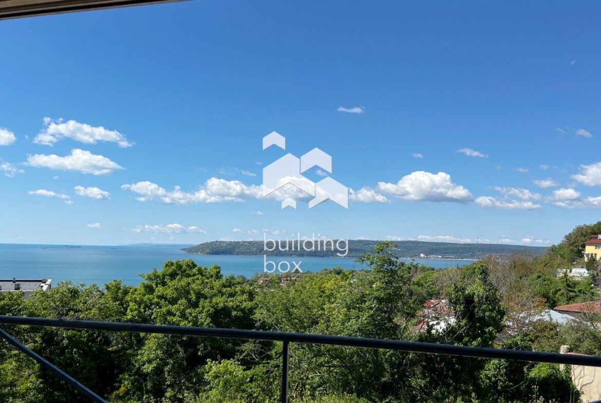 Четиристаен апартамент с морска панорама - 0