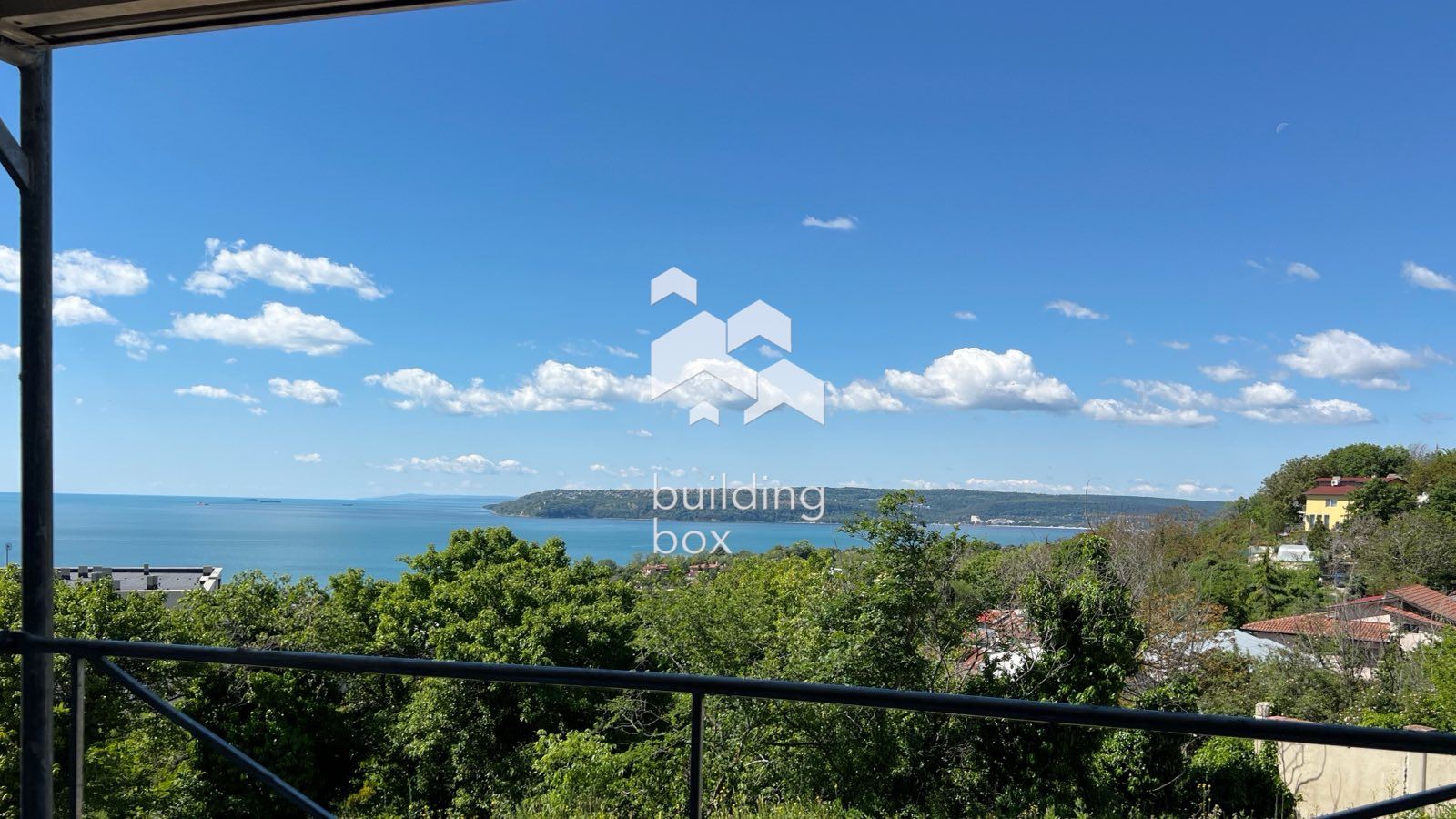 Четиристаен апартамент с морска панорама