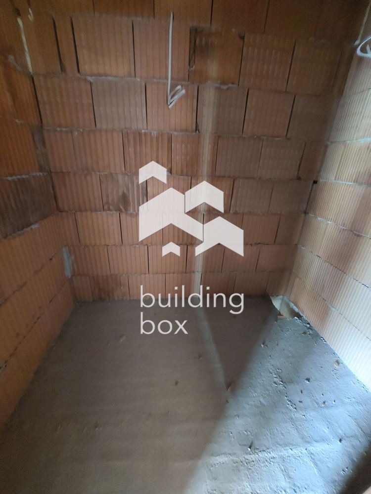 Четиристаен апартамент до "Дентален университет" - 0