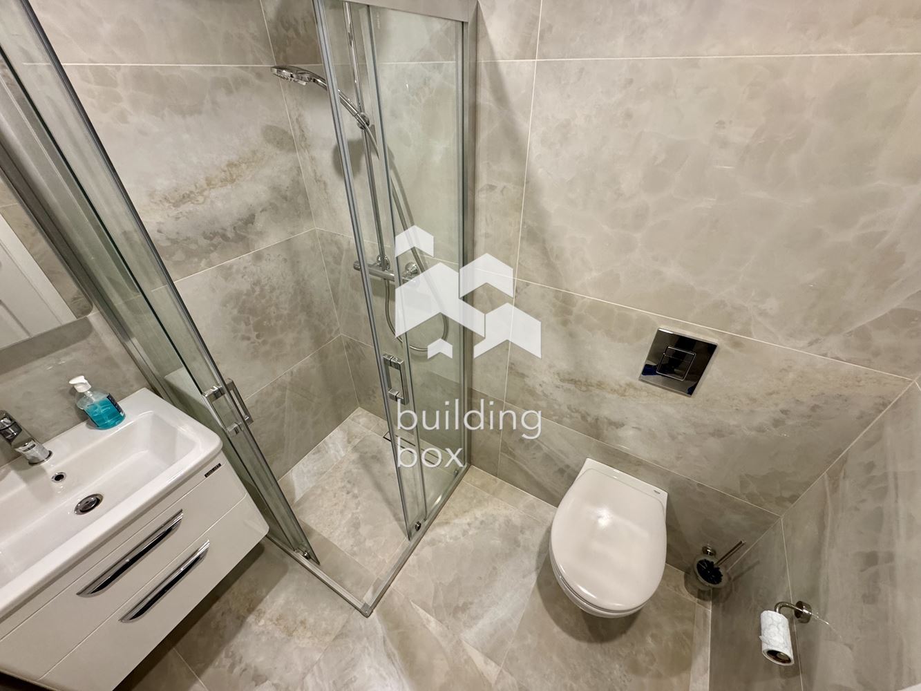 Многостаен апартамент до метро - 0