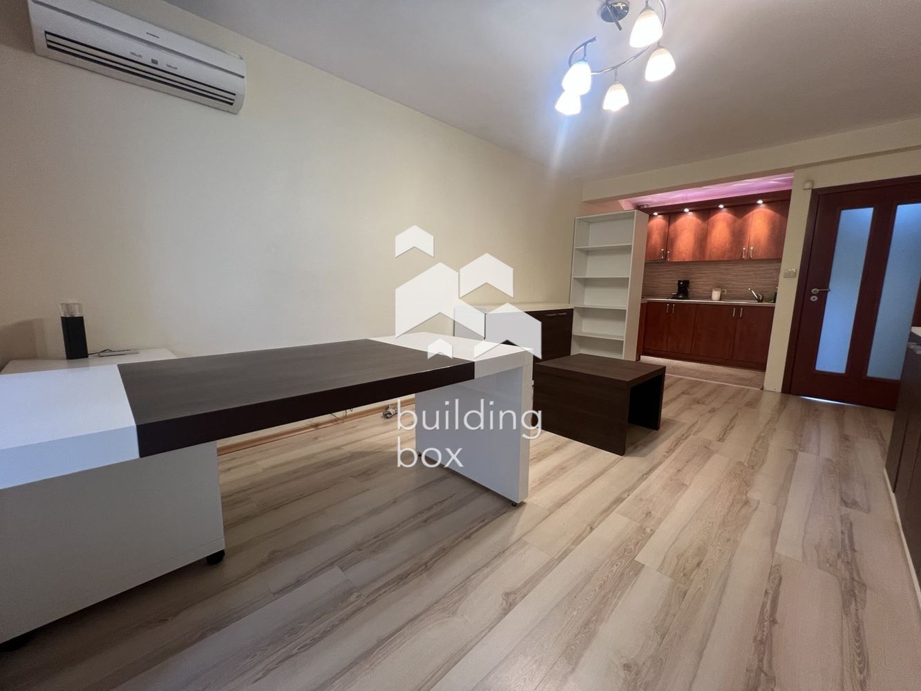 Офис под наем в Лагера - 0