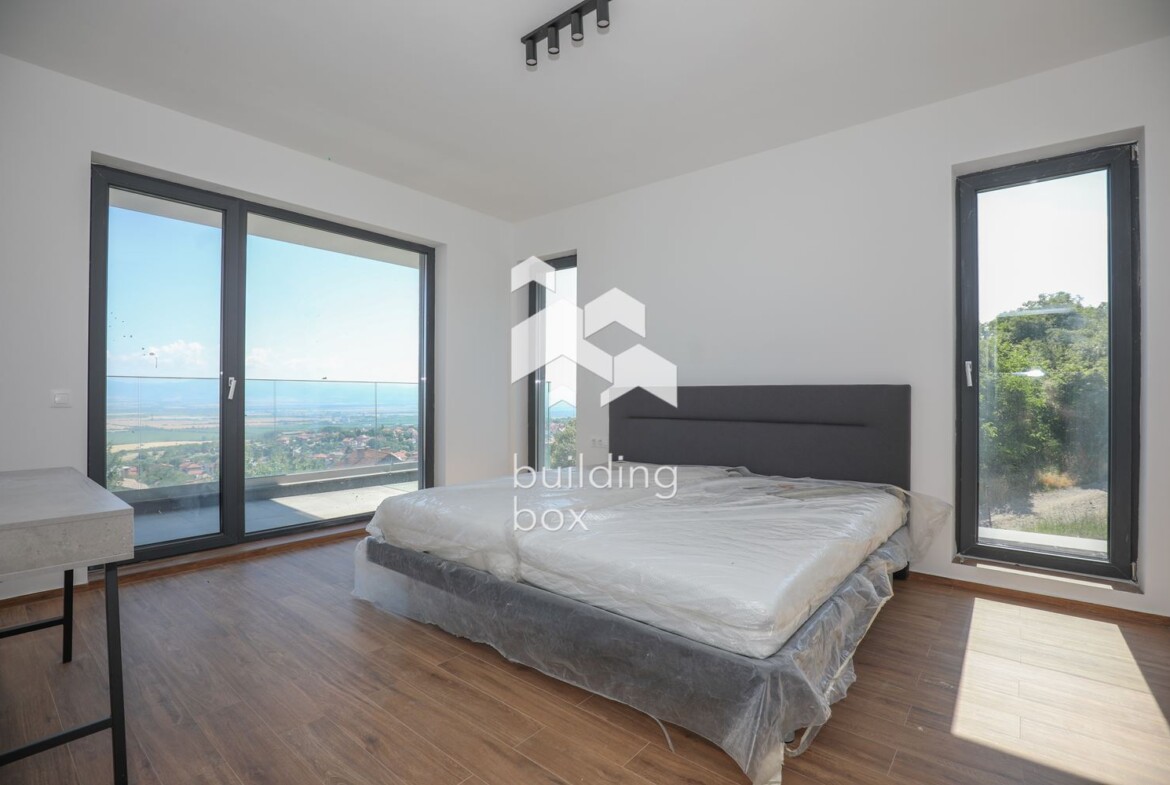 Чисто нова, висококачествена къща с неповторими гледки, собствена гора и фитнес - 0