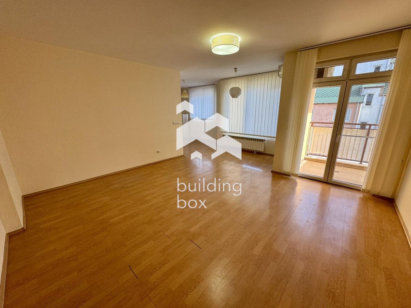 Необзаведен апартамент в Младост 1