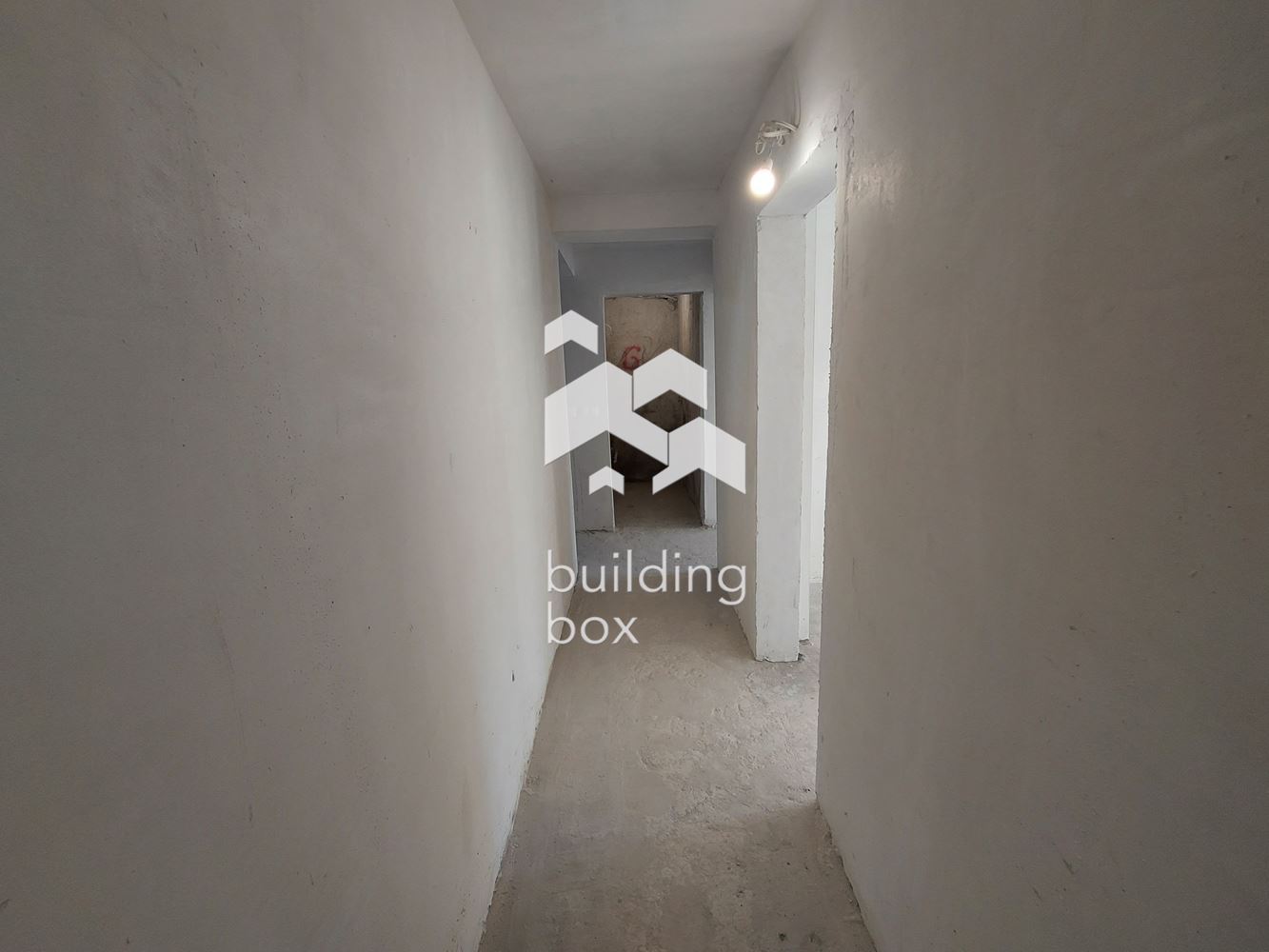 Продава четиристаен апартамент - 0