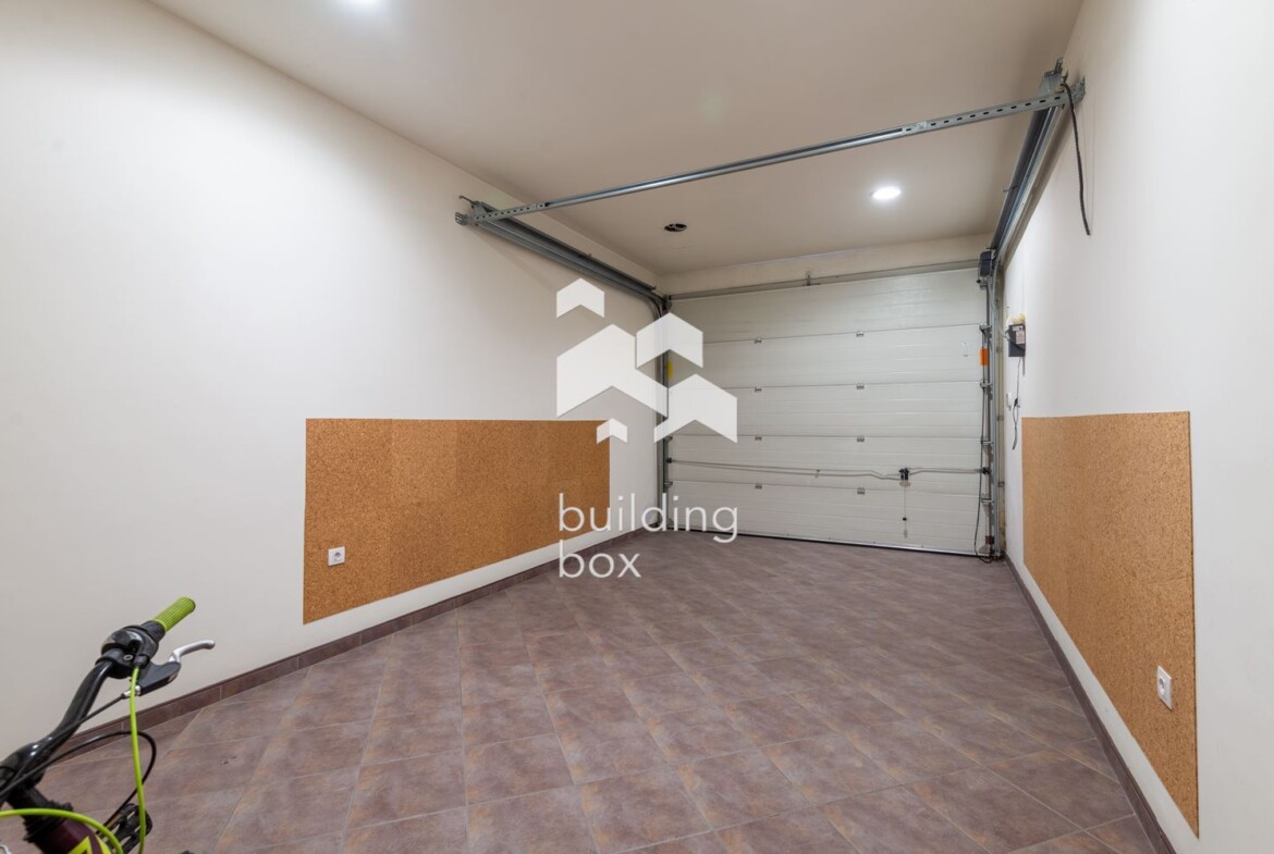 Къща на метри от Резиденция Евксиноград в гр.Варна - 0