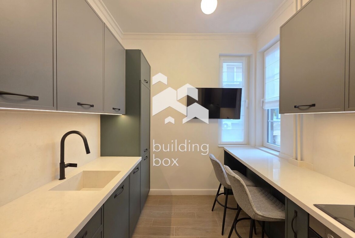 Тристаен апартамент в идеален Център - 0