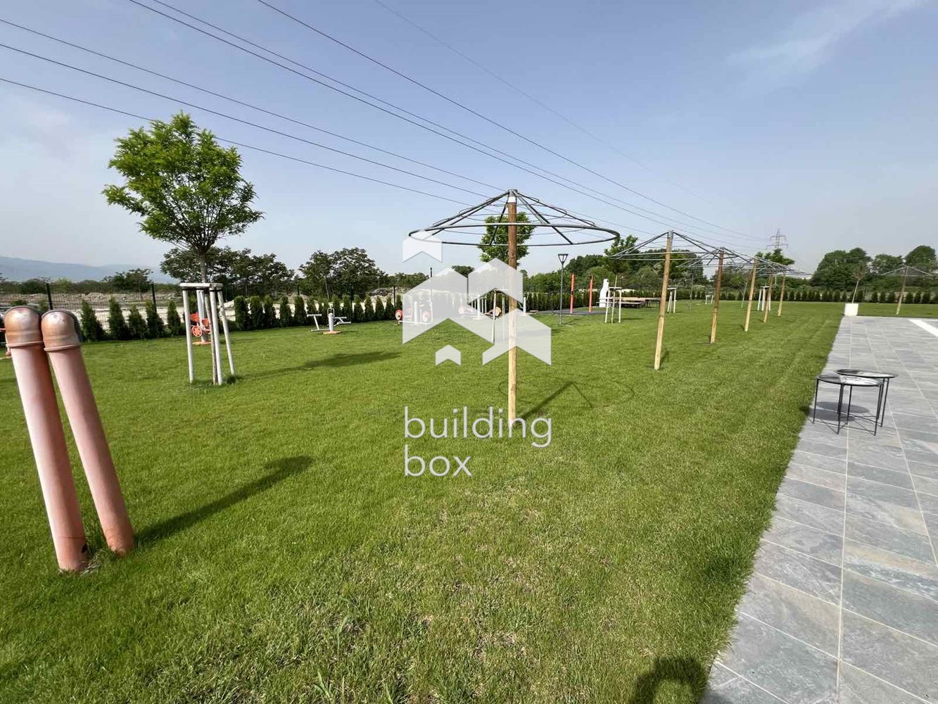 Тристаен апартамент с две паркоместа включени в цената - 0