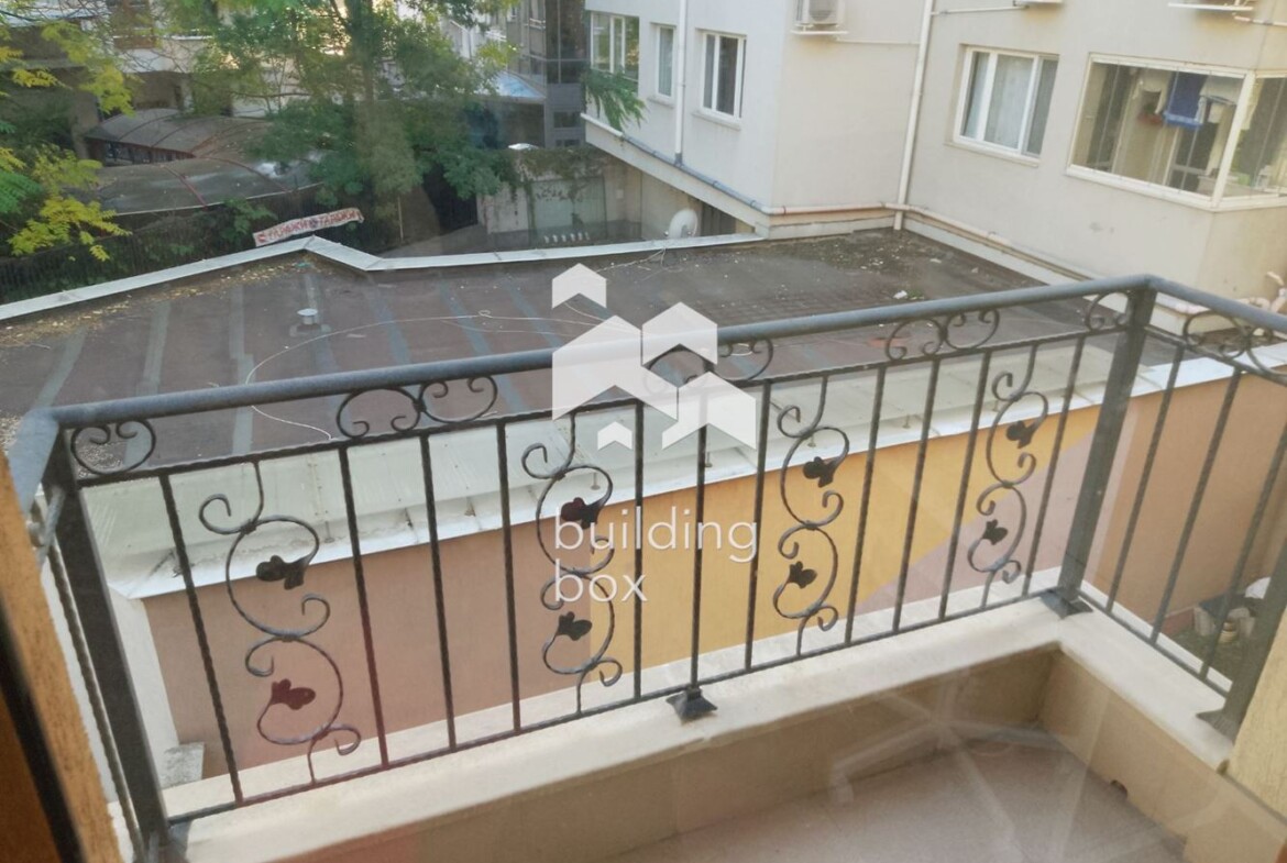 Уютен тристаен апартамент в кв. Оборище - 0