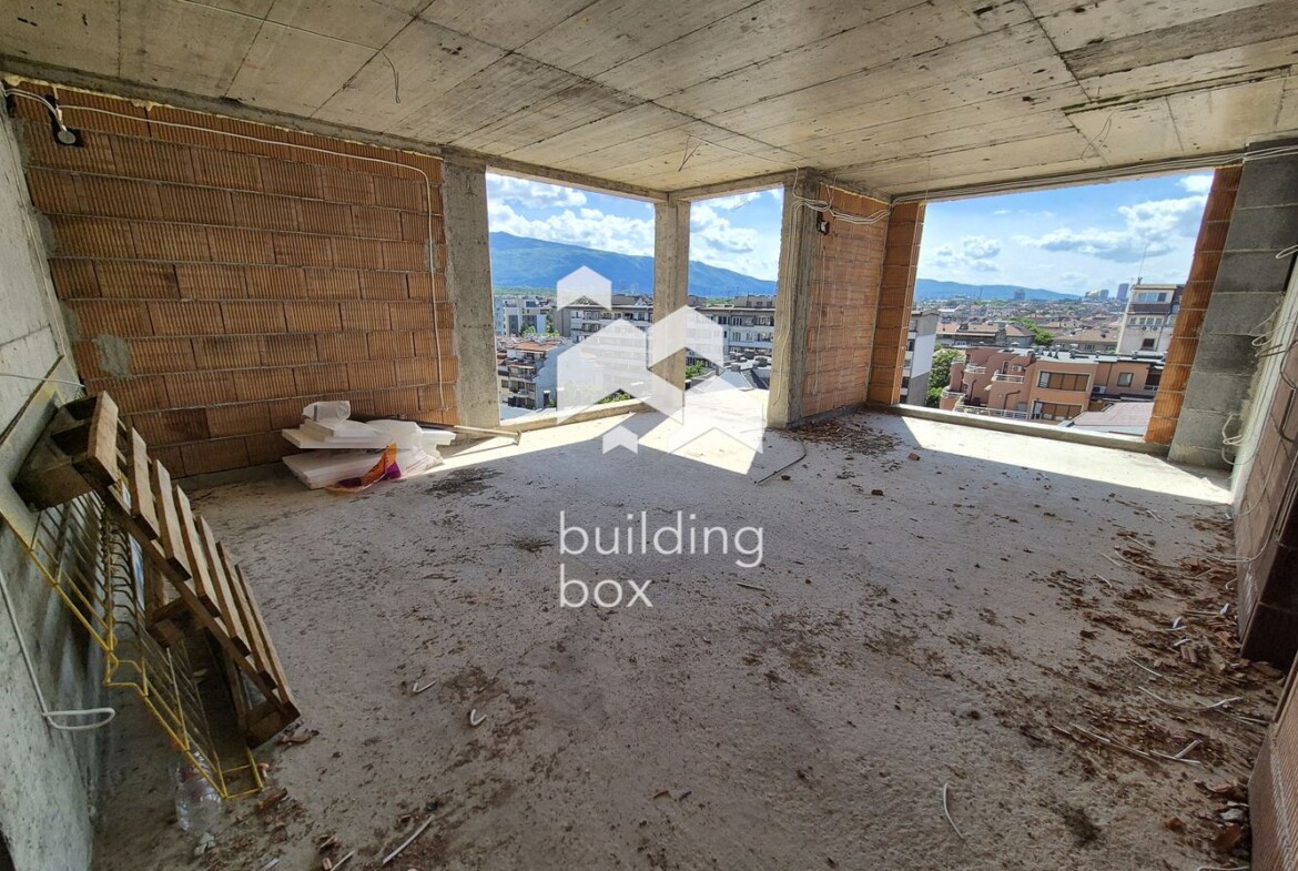 Тристаен апартамент в сграда Casa Madrid в район Оборище - 0