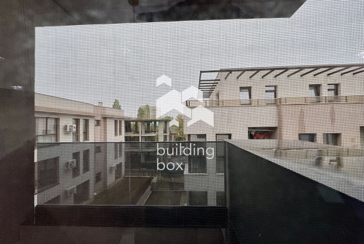 Многостаен апартамент до метро - 0