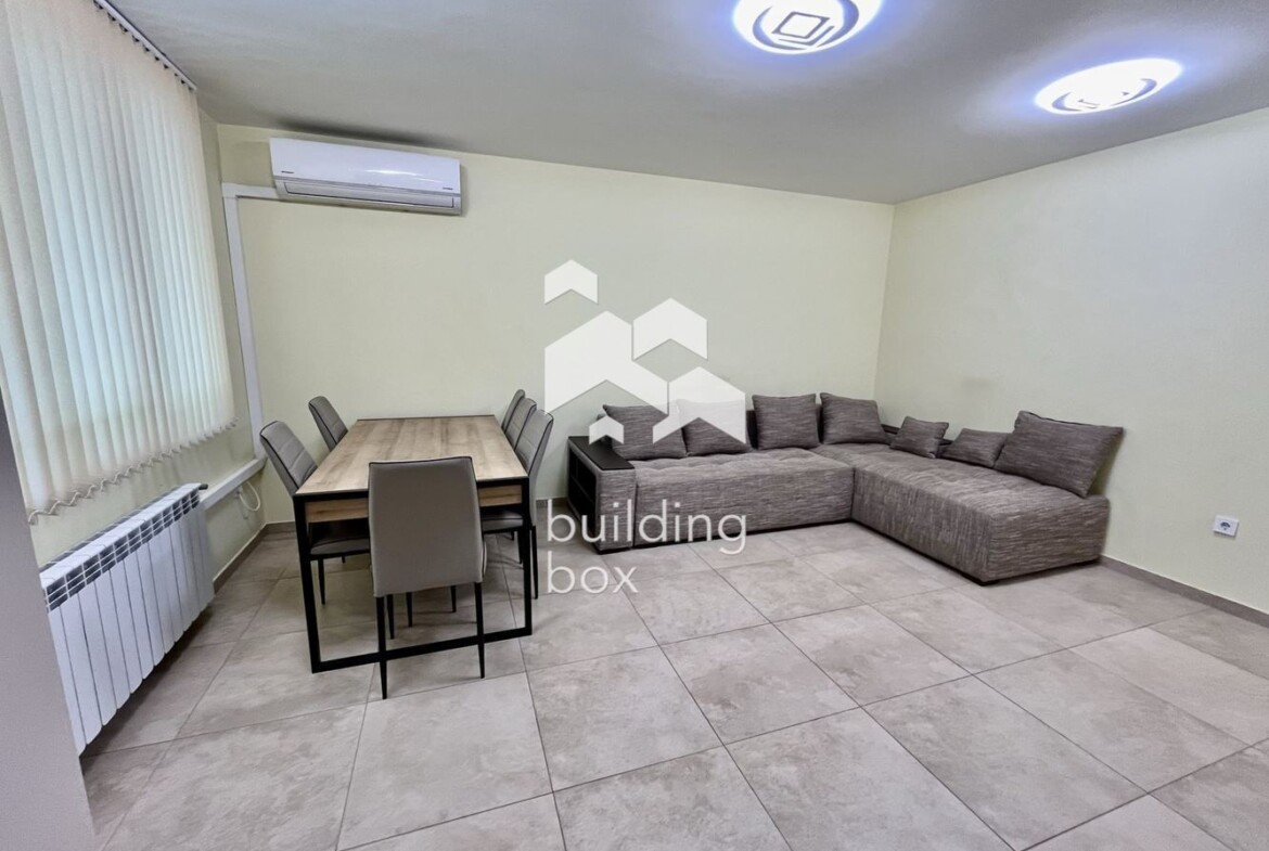 Тристаен апартамент, ул. Флора - 0