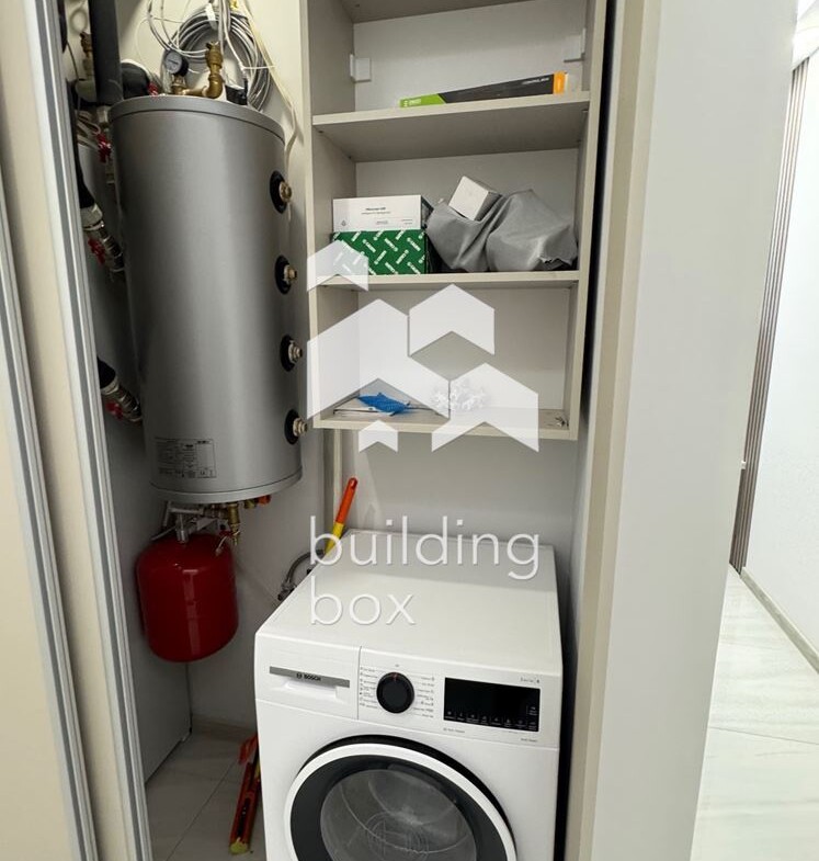 Продава двустаен апартамент в кв. Кръстова вада - 0