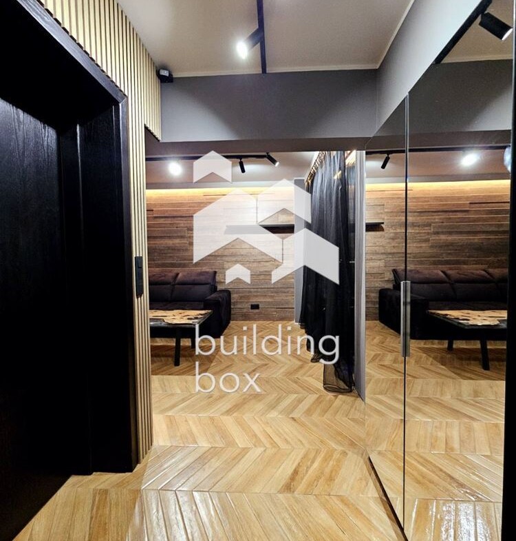 Продава се луксозен тристаен апартамент в Хладилника - 0