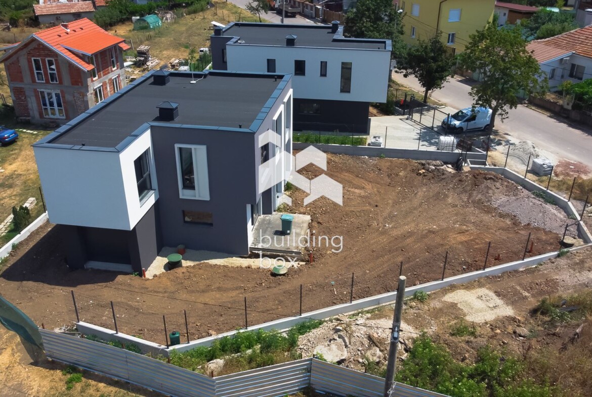 Къща на 20 минути от центъра на град София - 0