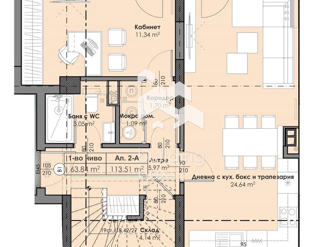 Просторен четиристаен апартамент с двор - 0