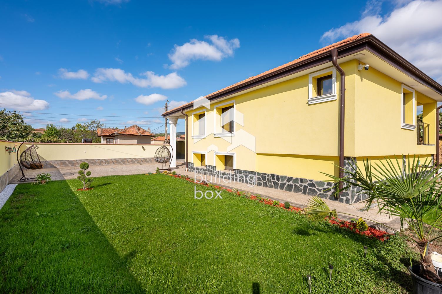 Луксозен имот в с. Старосел - 0