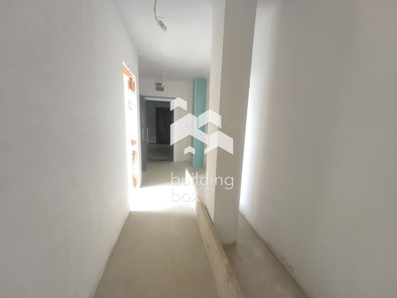 Тристаен апартамент пред АКТ16 - до "ПУ" нова сграда - 0