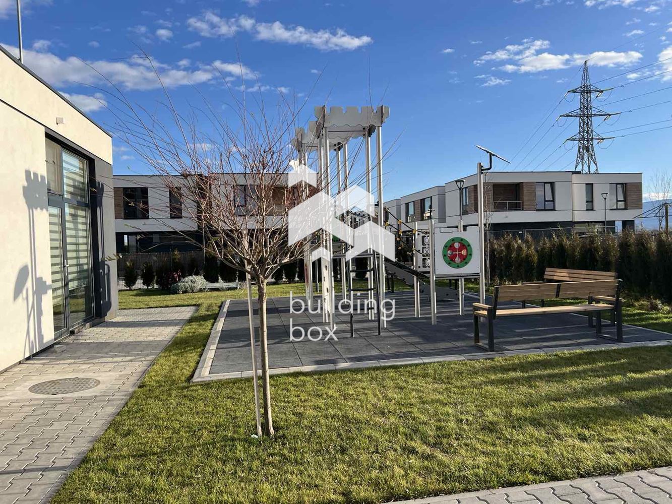 Тристаен апартамент с две паркоместа включени в цената - 0