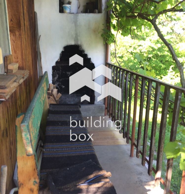 Къща във вилната зона на с. Макоцево - 0