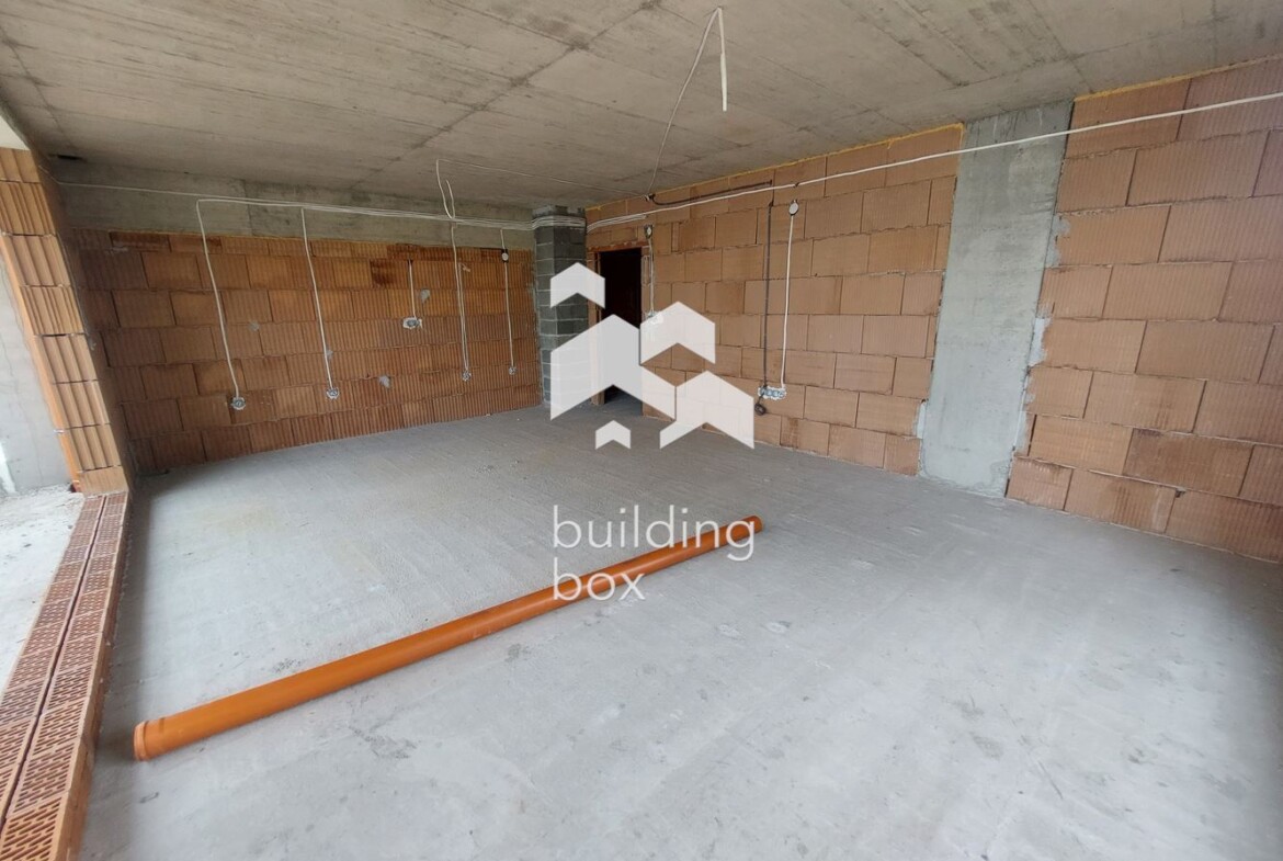 Четиристаен апартамент до "Дентален университет" - 0