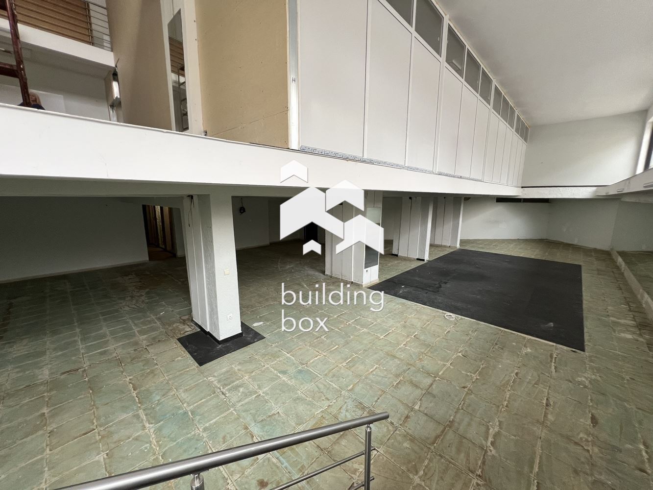 Търговска площ в ж.к. БОРОВО се отдава под наем! - 0