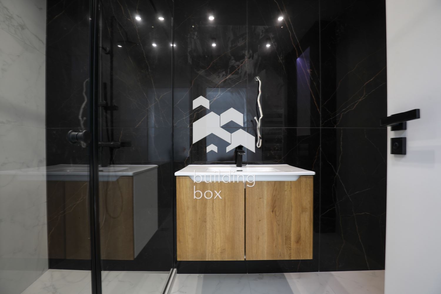 Чисто нова, висококачествена къща с неповторими гледки, собствена гора и фитнес - 0