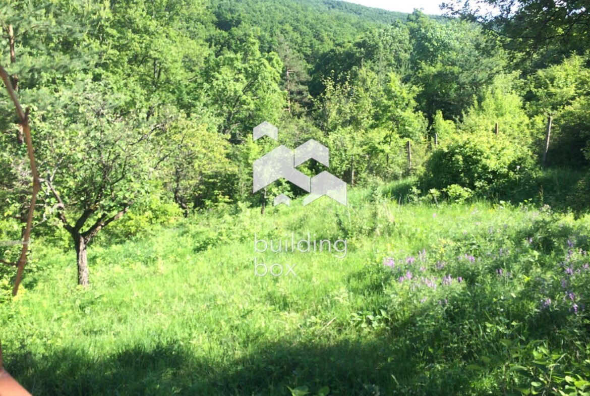 Къща във вилната зона на с. Макоцево - 0