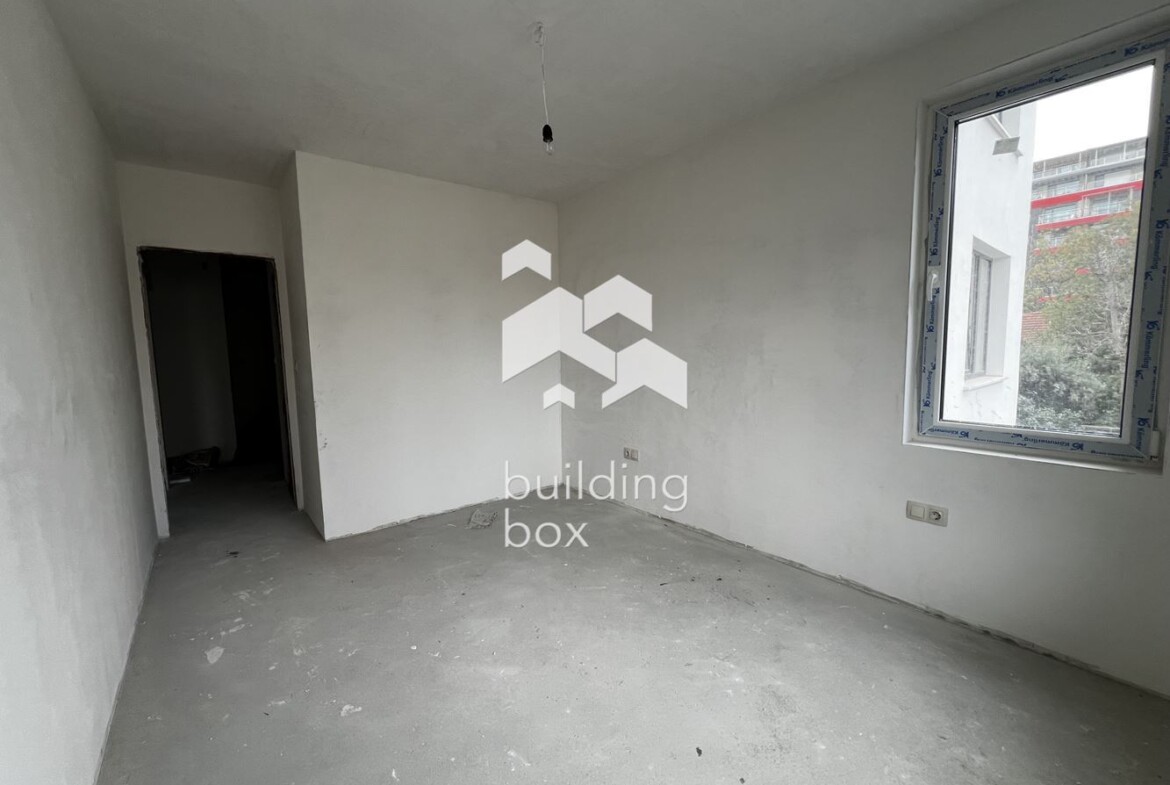 Тристаен апартамент в Оборище - 0