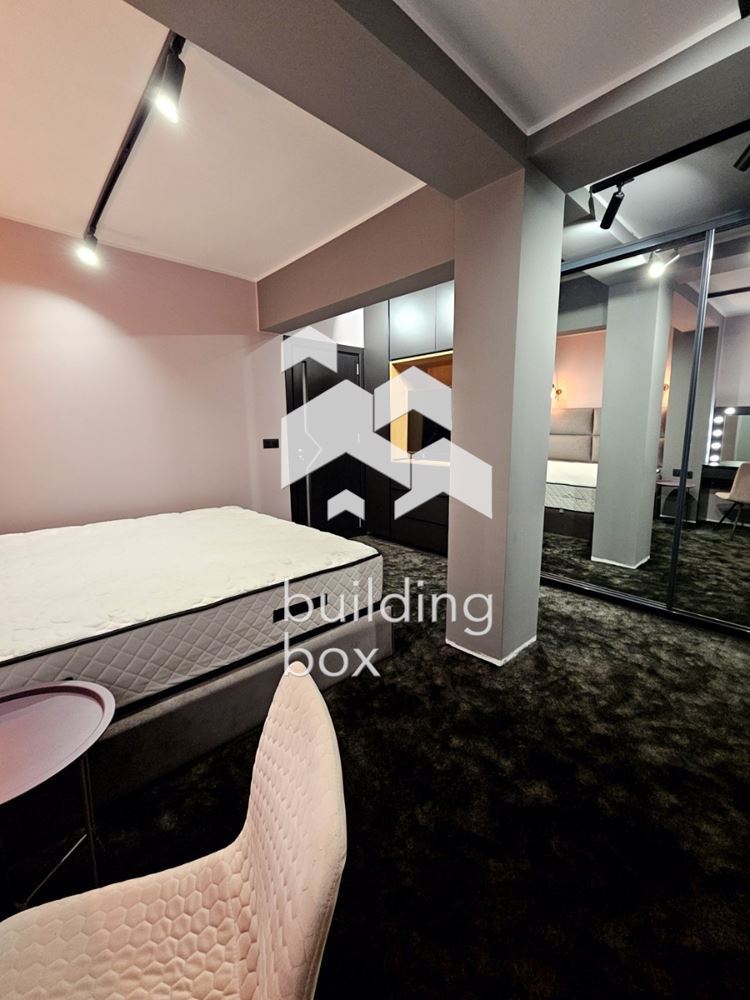 Продава се луксозен тристаен апартамент в Хладилника - 0