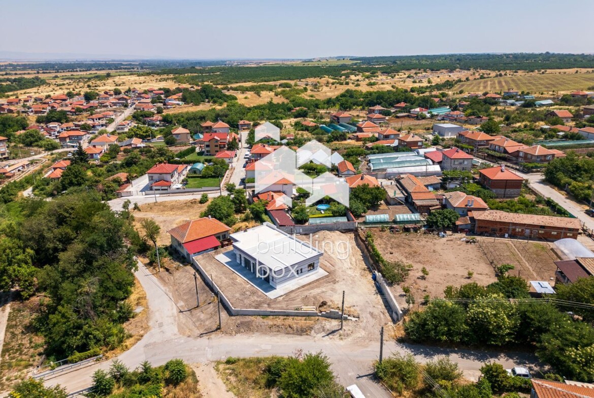 Къща на 12 км от гр. Пловдив - с. Чешнегирово - 0