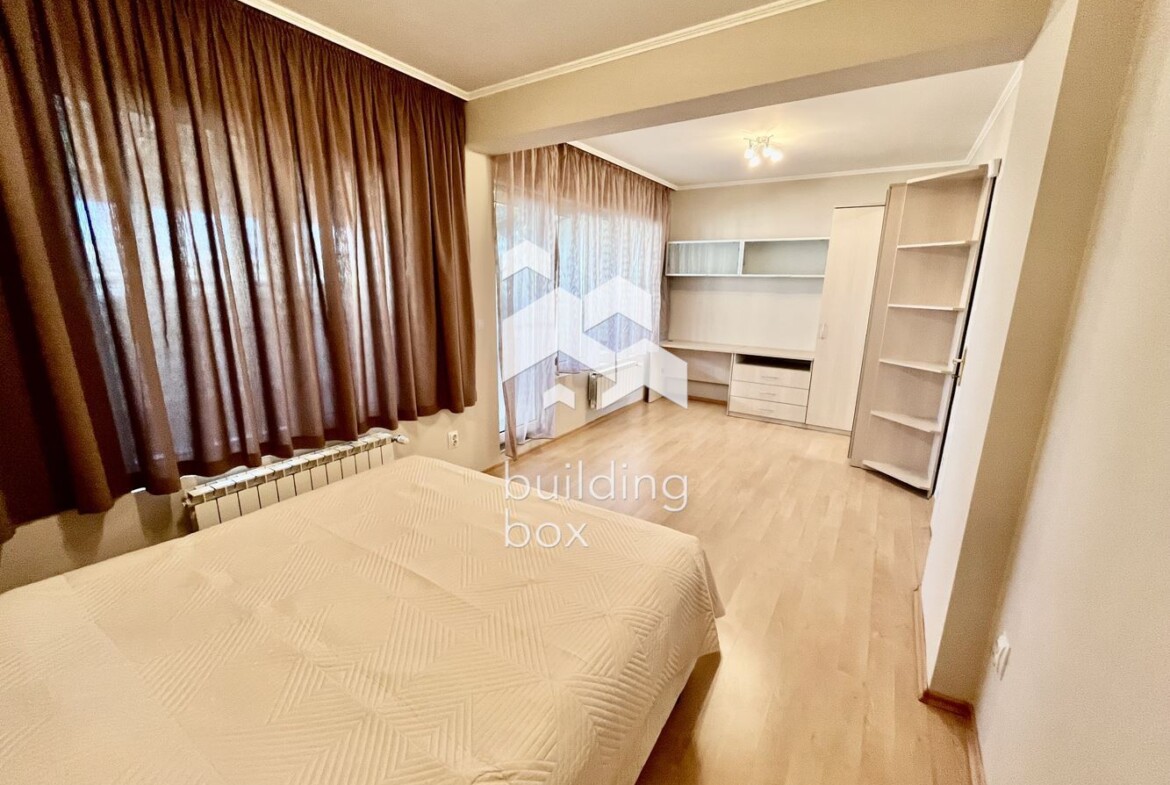 Просторен двустаен апартамент със страхотна гледка и гараж, Изток - 0