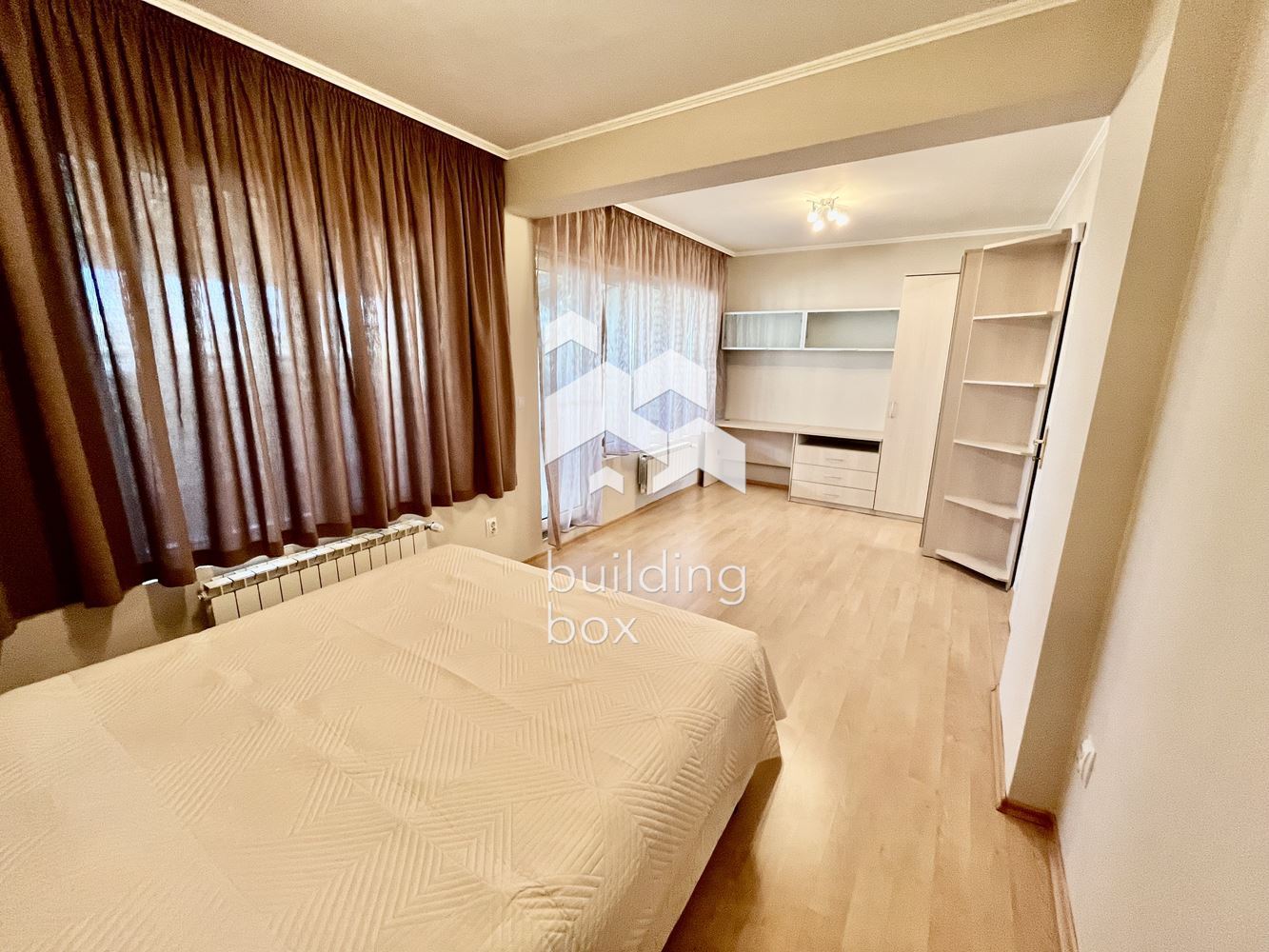 Просторен двустаен апартамент със страхотна гледка и гараж, Изток - 0