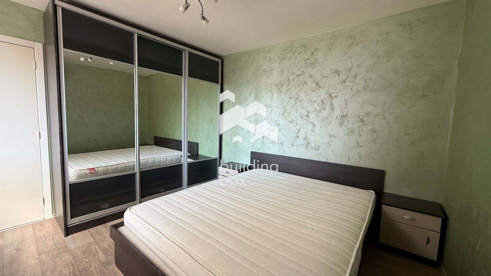 Тристаен обзаведен апартамент - кв. Мараша - 0