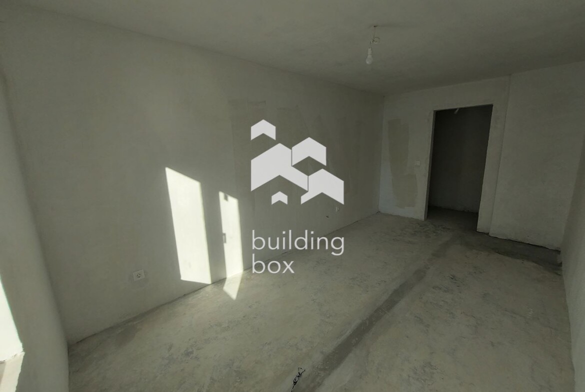 Продава четиристаен апартамент - 0