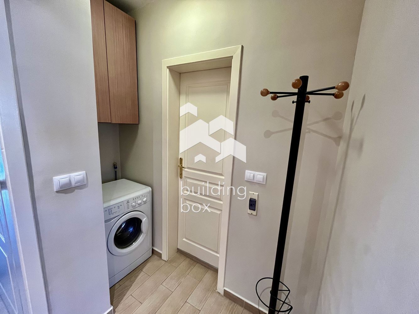 Просторен двустаен апартамент със страхотна гледка и гараж, Изток - 0