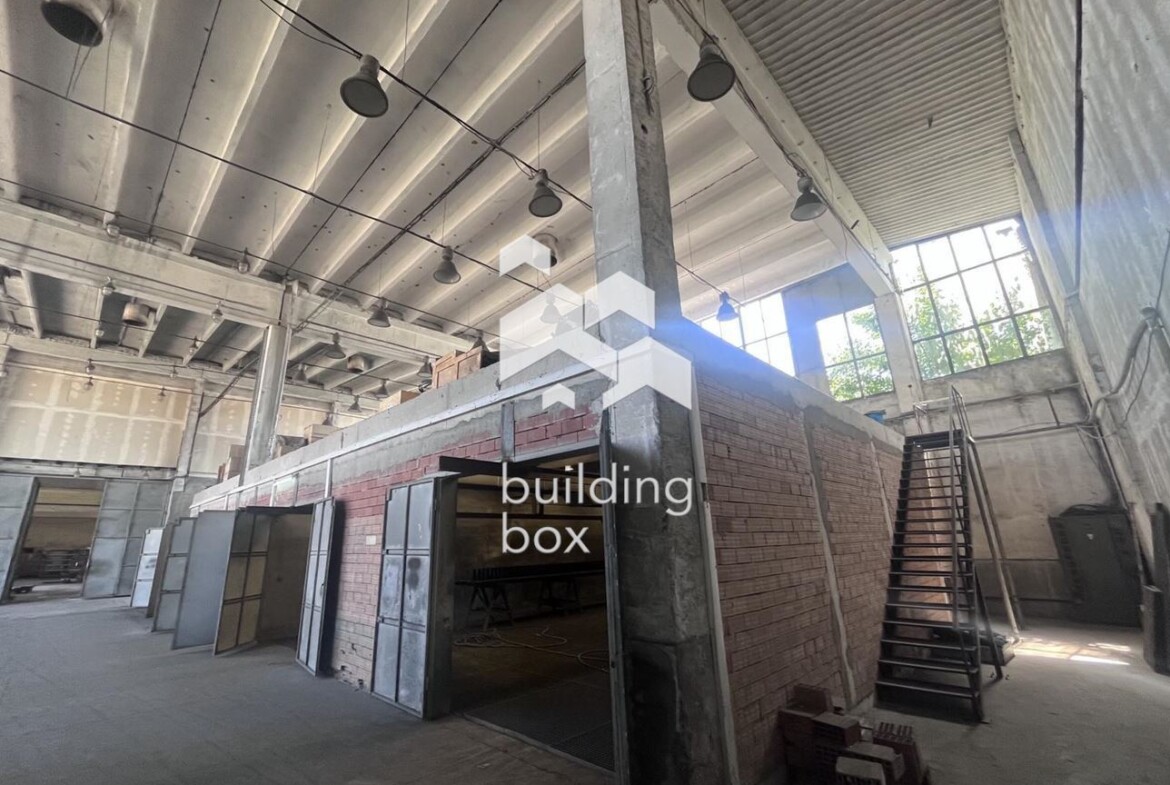 Индустриален имот на 40 минути от гр. София - 0