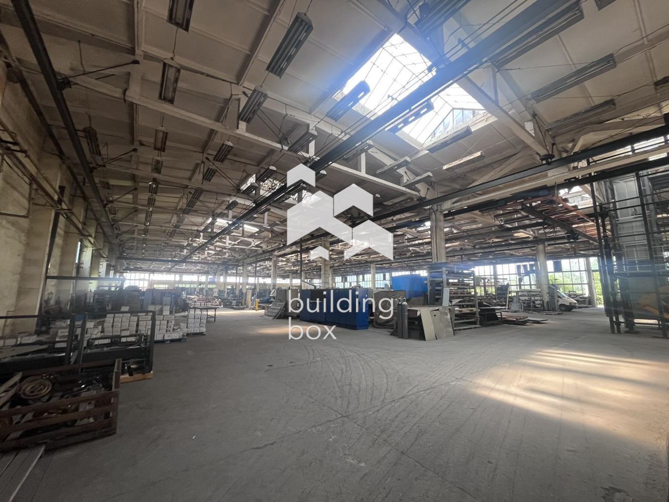 Индустриален имот на 40 минути от София - 0