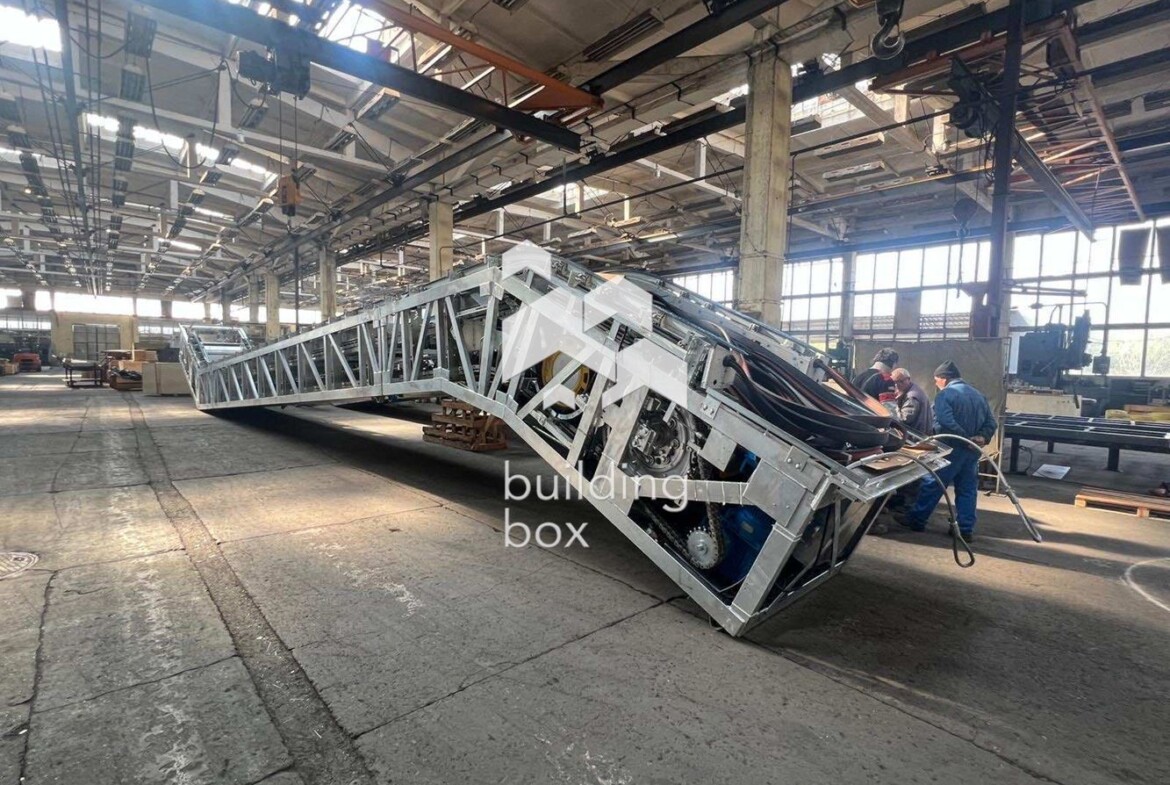 Индустриален имот на 40 минути от София - 0