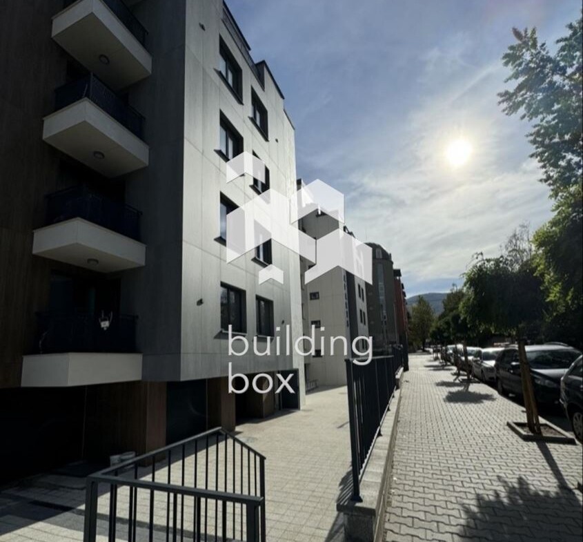 Продава четиристаен апартамент - 0