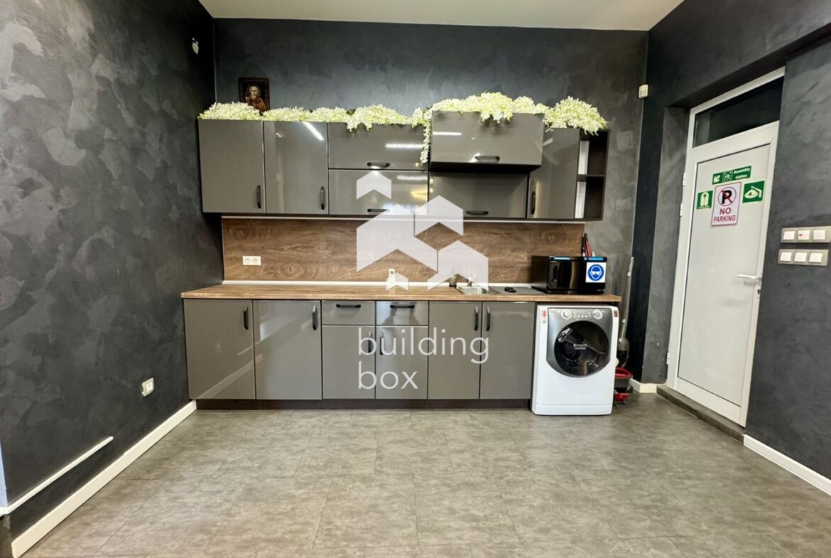 Салон за красота в идеален център - 0