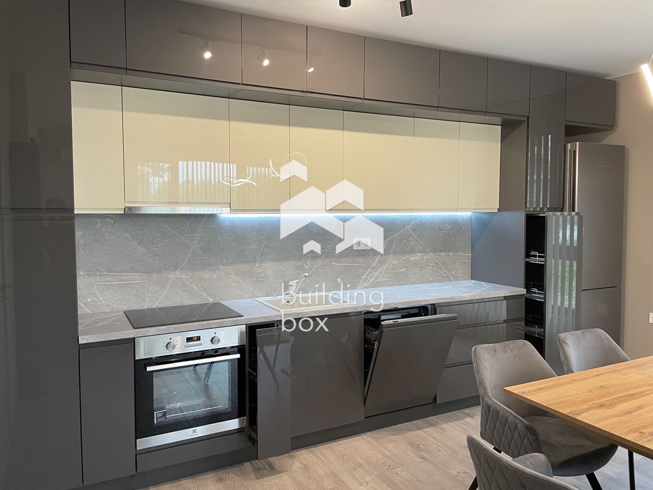 Двустаен обзаведен апартамент - кв. "Христо Смирненски" - 0