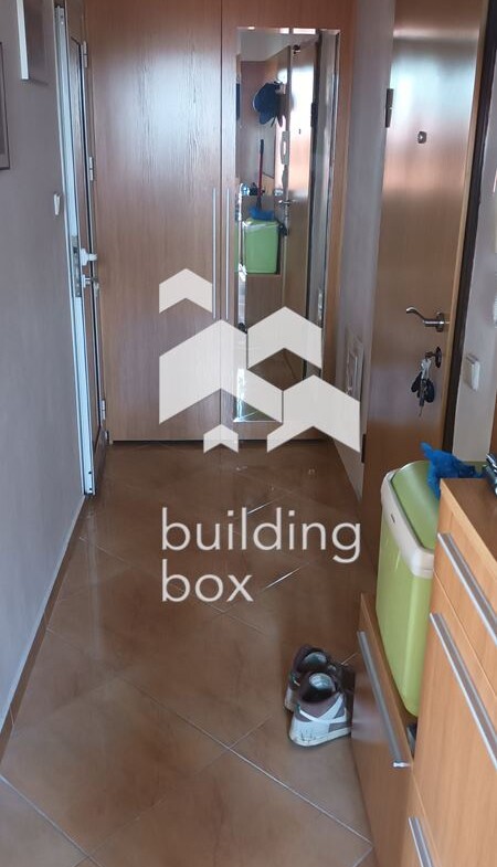 Продава 2-стаен апартамент в идеалния Център на София с включено паркомясто. - 0