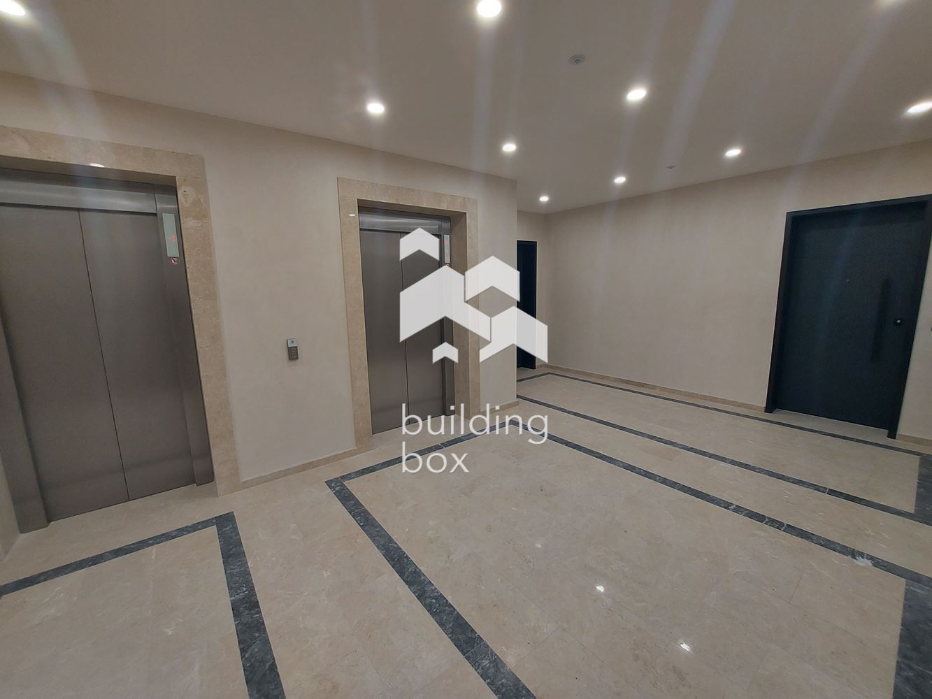 Продава тристаен апартамент - 0