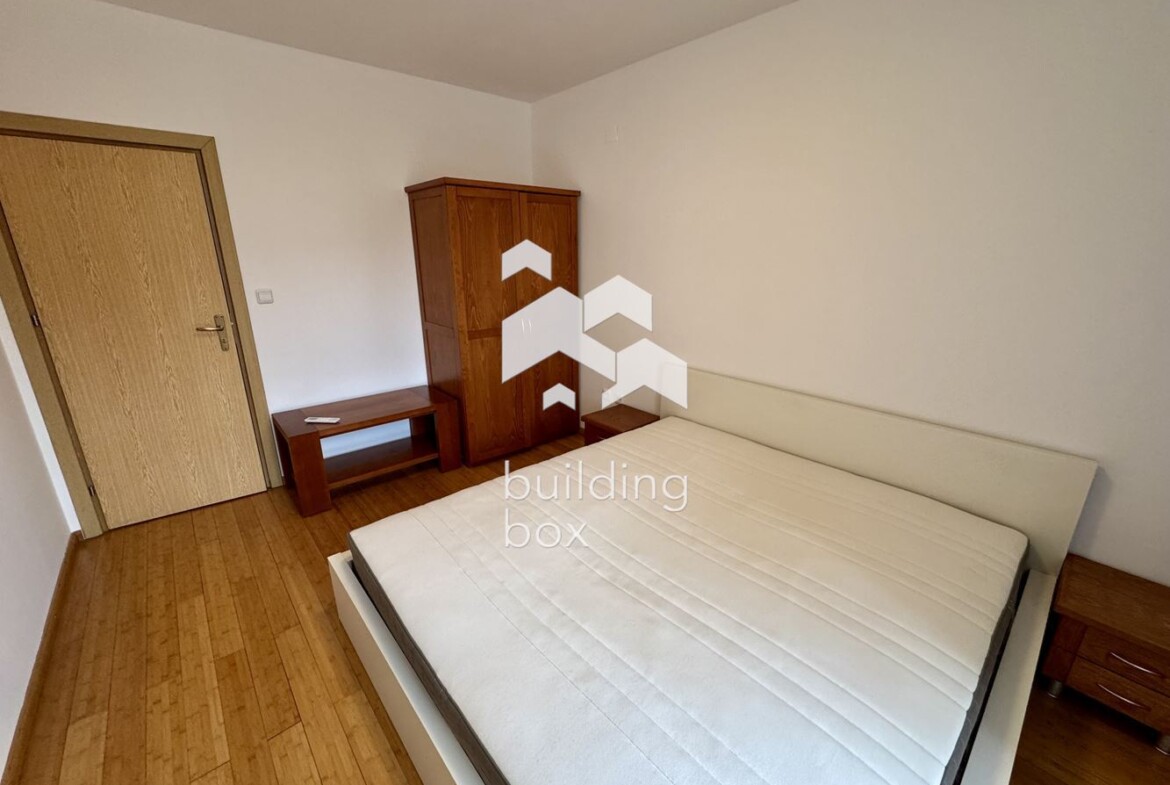 Двустаен апартамент в Изток, точно до метро - 0