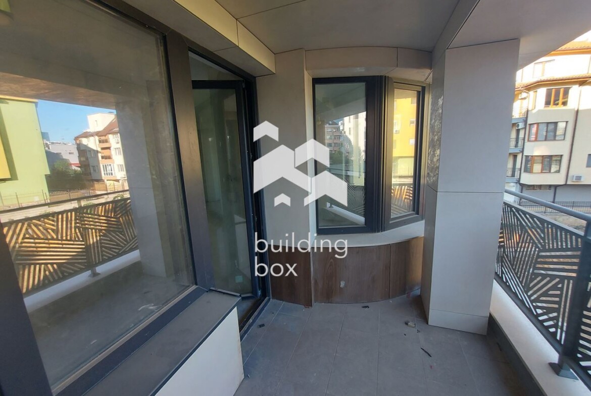 Продава четиристаен апартамент - 0