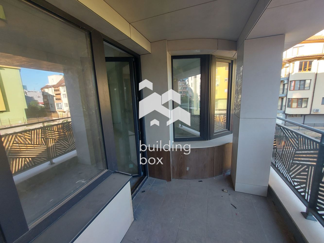 Продава четиристаен апартамент