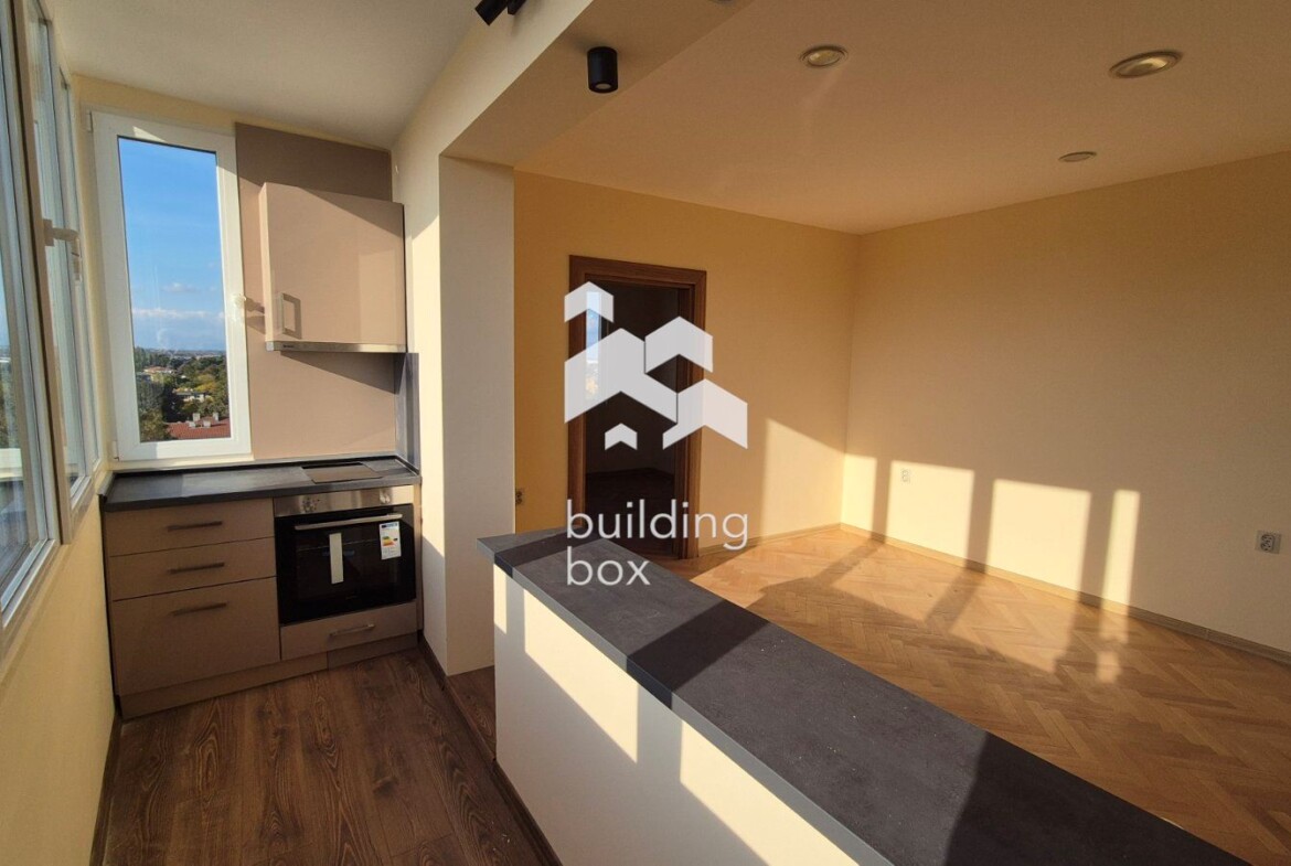 Тристаен преустроен от двустаен апартамент срещу х.Санкт Петербург - 0