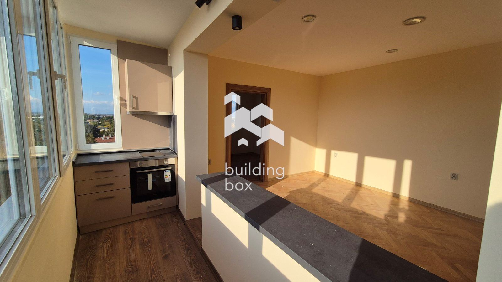 Тристаен преустроен от двустаен апартамент срещу х.Санкт Петербург - 0